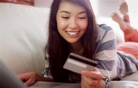 How to Sign on Credit Card: A Comprehensive Guide