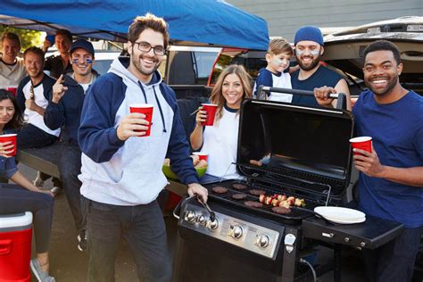 How to Throw the Ultimate Tailgate Party in Spanish
