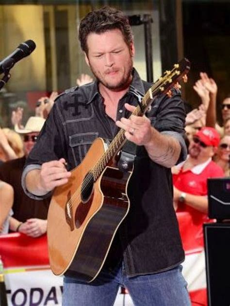 Howdy, Folks! The Ultimate Guide to the King of Country, Blake Shelton