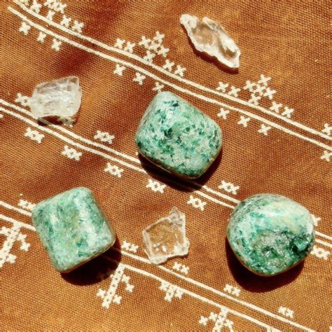 Howlite: A Gemstone for Consciousness, Serenity, and Inner Peace