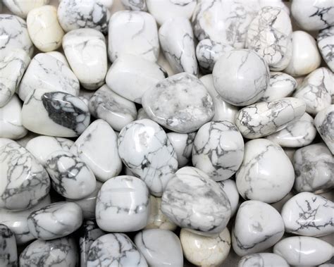 Howlite Benefits: A Comprehensive Guide to Its Healing Powers