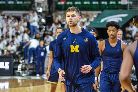 Hunter Dickinson: The Towering Colossal Force Dominating the College Basketball Landscape