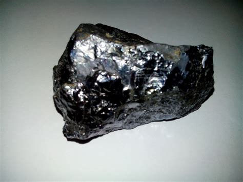 Identifying Raw Black Diamonds in Rock