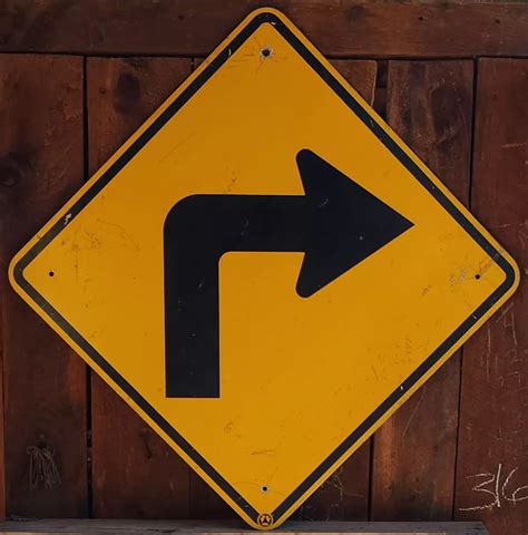 Identifying the Need for a Sharp Right Turn Sign