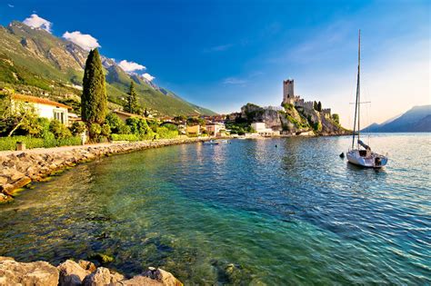 Il Lago di Garda: una guida completa alla sua bellezza naturale e alle sue attrazioni culturali