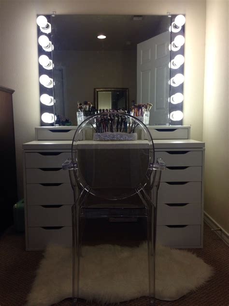 Illuminate Your Beauty: The Essential Guide to Makeup Vanities with Lights