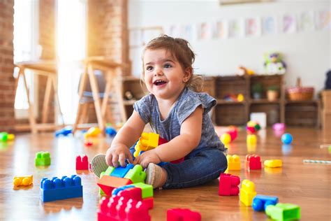 Imagens de Crianças na Escola: Capturando Momentos Inesquecíveis do Percurso Escolar