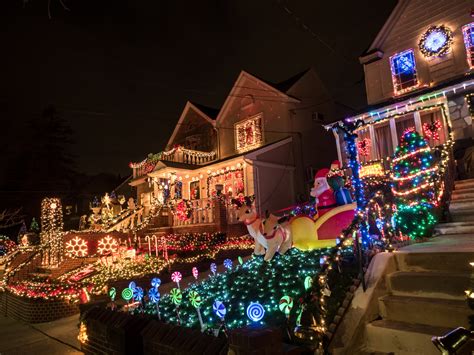 Incandescent vs LED Christmas Lights: The Definitive 2023 Guide