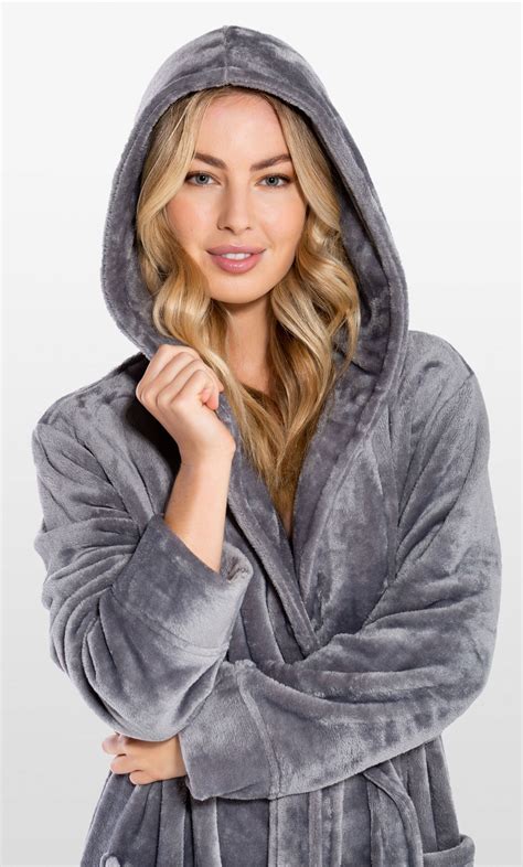 Indulge in Comfort: A Comprehensive Guide to the Luxurious World of Plush Bathrobes for Women