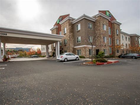 Indulge in Comfort and Convenience at Holiday Inn Roseville CA