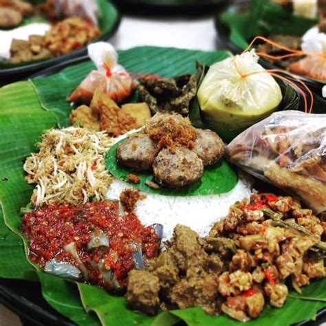 Indulge in the Delights of Nasi Ambeng: A Comprehensive Guide to Delivery Services in Singapore