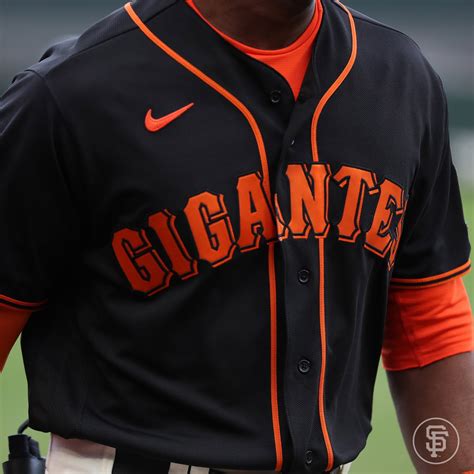 Indulge in the World of Gigantes Jerseys