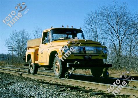 International Truck 1982 International Hi-Rail: A Powerhouse on Tracks