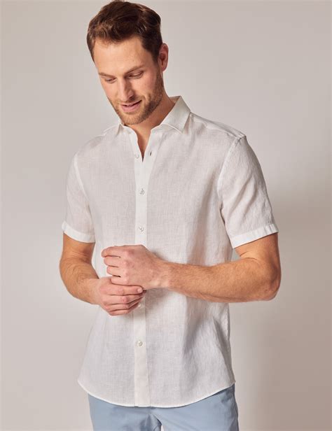 Introducing the Ultimate Slim Fit Linen Shirt: The Perfect Addition to Your Spring/Summer Wardrobe