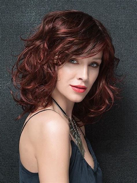 Introduction: Elevate Your Look with Shoulder Length Wavy Wigs