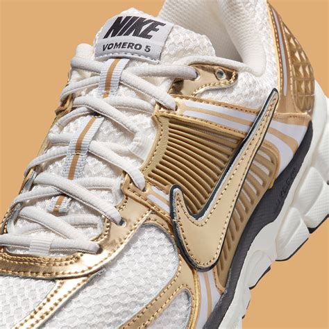 Introduction: Unveiling the Nike Zoom Vomero 5 Metallic