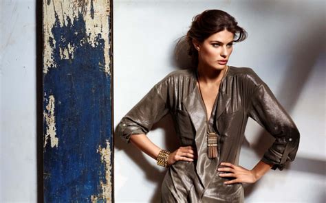 Isabeli Fontana: A Radiant Supernova in the Fashion Galaxy