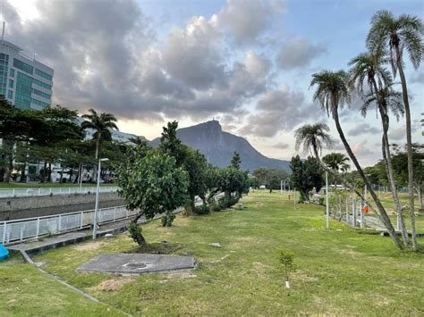 Jardim de Alah: Um Oásis Tropical no Coração do Rio