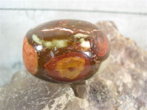 Jasper Agate: A Stone of Courage, Protection, and Grounding