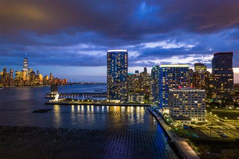 Jersey City Hotels: A Guide to the City's Top 7 Stays