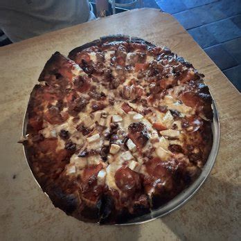 Jerseys Pizza: Your All-Star Dining Delight