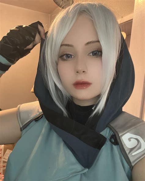 Jett Cosplay: Embracing the Agile Agent's Spirit