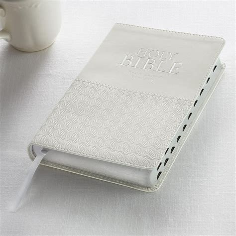 KJV Gift and Award Bible Leather-Look White Red Letter Edition Comfort Print Kindle Editon