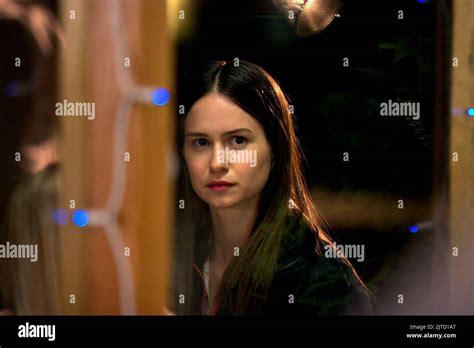 Katherine Waterston Babysitter