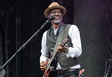 Keb' Mo' Puts a Woman in Charge