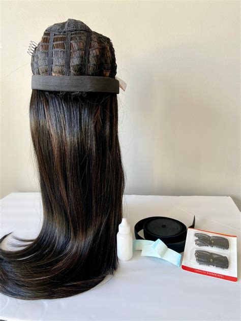 Keeps your wig in place: