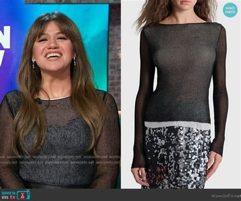 Kelly Clarkson Shirt: A Wardrobe Essential for Fans and Fashionistas Alike