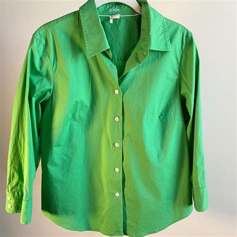 Kelly Green Button Down Shirt: The Perfect Shade for Spring and Summer