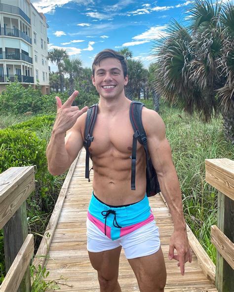 Key Elements of the Cute Latina Fratboy Fit
