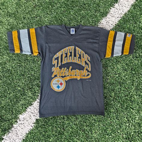 Key Factors to Consider When Buying Vintage Steelers T-Shirts