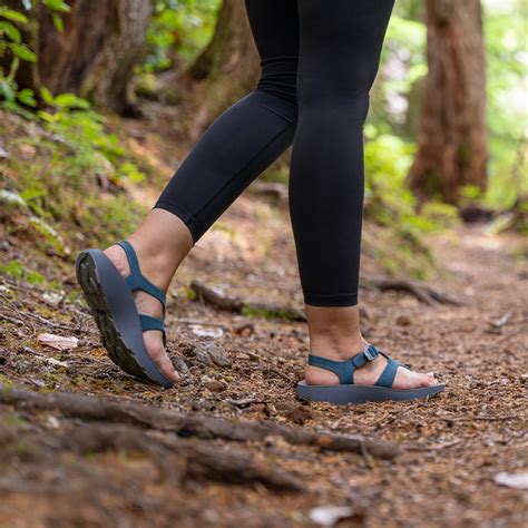 Key Factors to Consider When Choosing Walking Sandals for Women