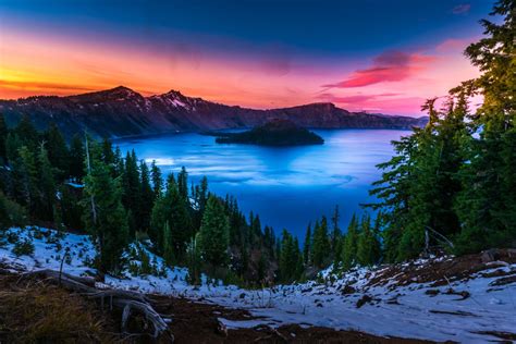 Key Features of Crater Lake National Park: