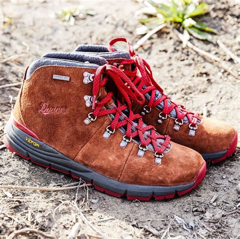 Key Features of Iowa Light Hiking Boots