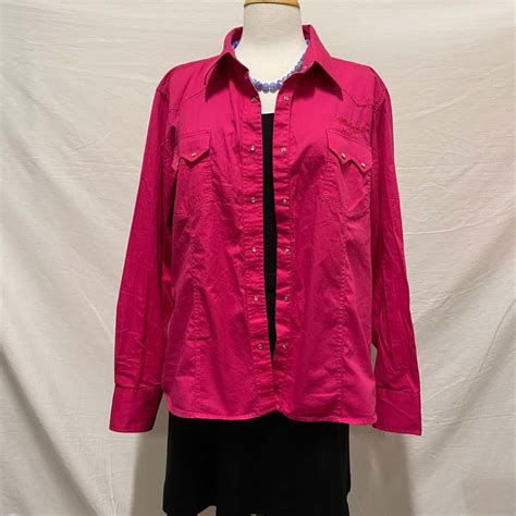 Key Features of Women's Wrangler Blouses