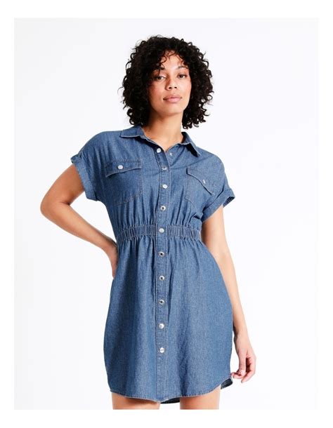 Key Features of a Chambray Shirt Dress