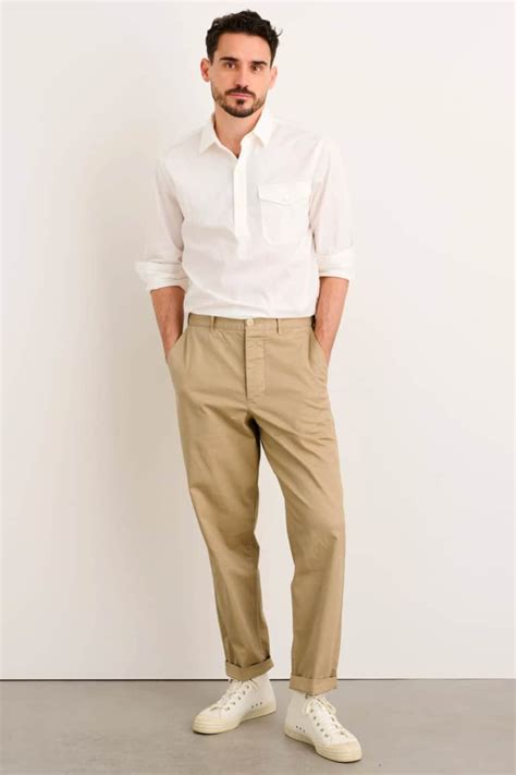 Khaki Pants and a Button-Down Shirt: A Sartorial Staple for Timeless Style