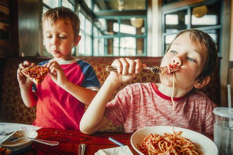Kids Dine out Attracting The Family Foodservice Market with Children&amp Reader