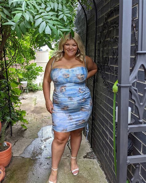 Klaudia Kelly: Embracing Body Positivity and Inspiring Millions Worldwide