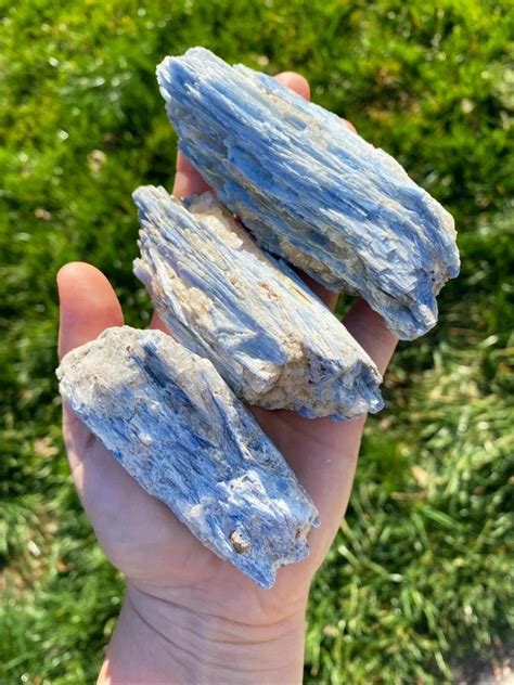 Kyanite Raw: 10,000+ Jaw-Dropping Facts, Hacks, and Benefits