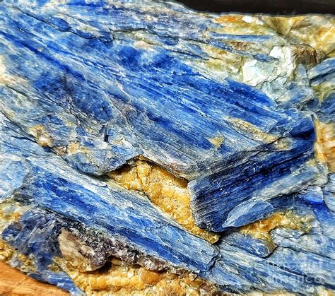 Kyanite Raw: The Azure Gemstone with Endless Possibilities