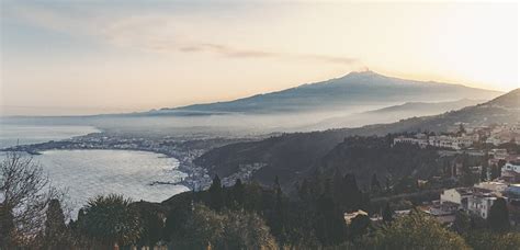 La Sicilia: Una Terra di Meraviglie e Opportunità