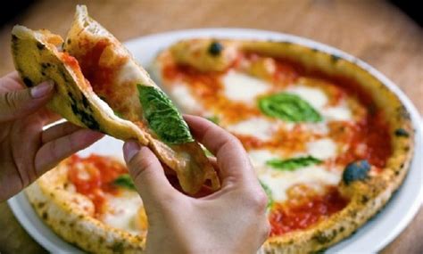 La pizza: guida definitiva alla pietanza italiana più amata al mondo