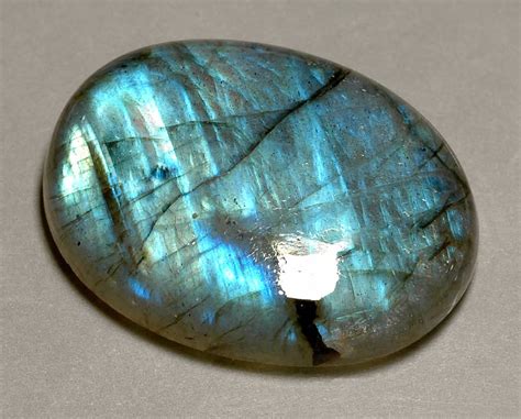 Labodorite: The Gemstone with an Almost-Magical Iridescence