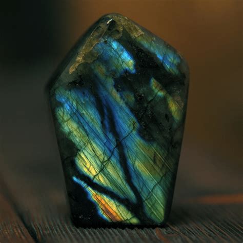 Laborite Stone: A Comprehensive Guide to Its Properties, Applications, and Healing Benefits