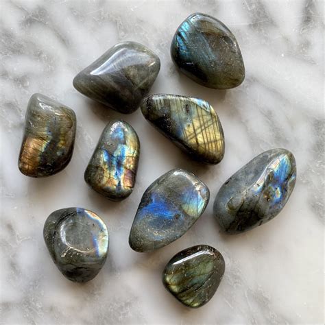 Labradorite: A Stone of Many Hues