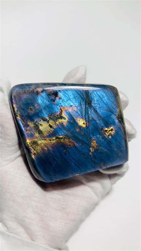 Labradorite: An Enchanting Gemstone with Profound Significance